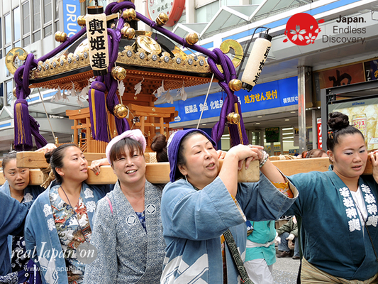 第40回よこすかみこしパレード　2016年10月16日【60. 女神輿 榎戸町内会 輿姫蓮】YMP16_143