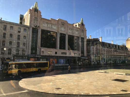Lissabon '16 | Das «Eden Teatro», einst Lissabons prächtigstes Grosskino der Zwischen-Kriegszeit, von den Architekten Cassiano Branco und Carlo Florencio Dias wurde 1931 eröffnet, 1989 geschlossen und 2001 als Hotel wieder eröffnet.