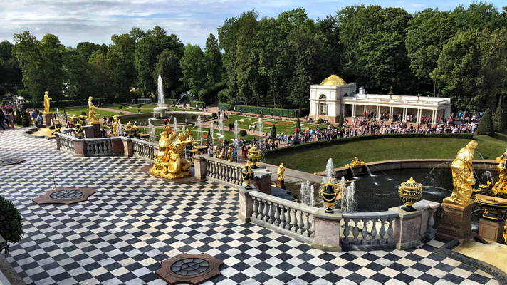 «Schloss Peterhof» '18: Riesengrosse, traumhaft schön angelegte und gepflegte Parkanlage. Leider viel zu viel Massentourismus!