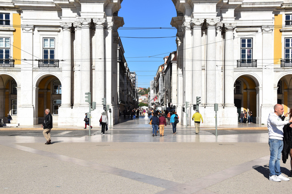 Lissabon '16 | Der «Praça do Comércio» gehört neben dem «Rossio» und der «Praça da Figueira» zu den drei wichtigsten Plätzen innerhalb der «Baixa Pombalina», des aufgrund des Erdbebens von 1755 neu gebauten innerstädtischen Bereichs.