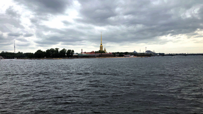 2018 | St. Petersburg | Stadtrundfahrt | Blick über die Newa auf die Peter-und-Paul-Kathedrale.