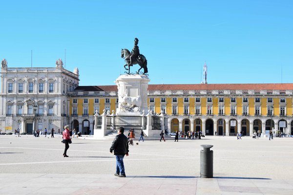 Lissabon '16 | Der «Praça do Comércio» gehört neben dem «Rossio» und der «Praça da Figueira» zu den drei wichtigsten Plätzen innerhalb der «Baixa Pombalina», des aufgrund des Erdbebens von 1755 neu gebauten innerstädtischen Bereichs.