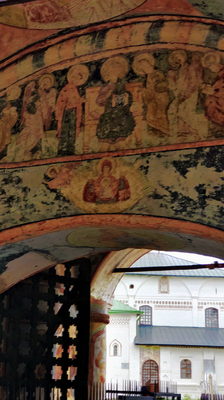 2018 | Gorizy | Fresken am Eingang zum Kirillo-Beloserski-Kloster.