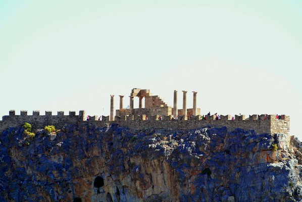 Rhodos '13 | Lindos, «Akropolis»: Die Burgruine liegt auf einem 116 Meter hohen Felsen direkt im Stadtkern.