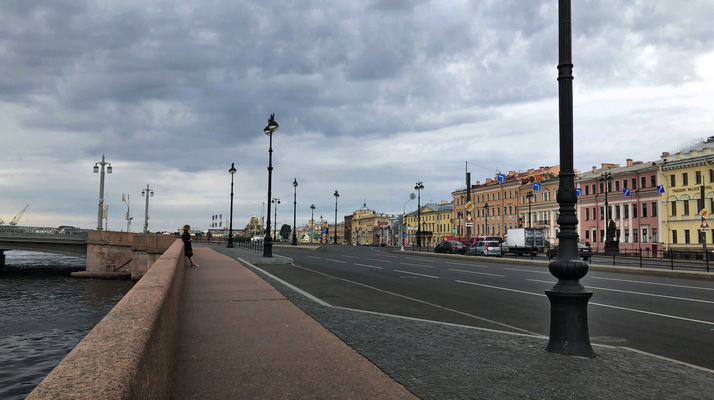 2018 | St. Petersburg | Stadtrundgang | Schnappschuss durch's Busfenster.