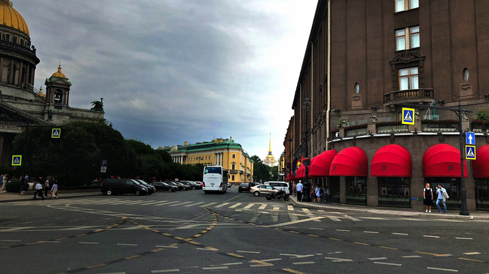 2018 | St. Petersburg | Stadtrundfahrt | Schnappschuss durch's Busfenster.