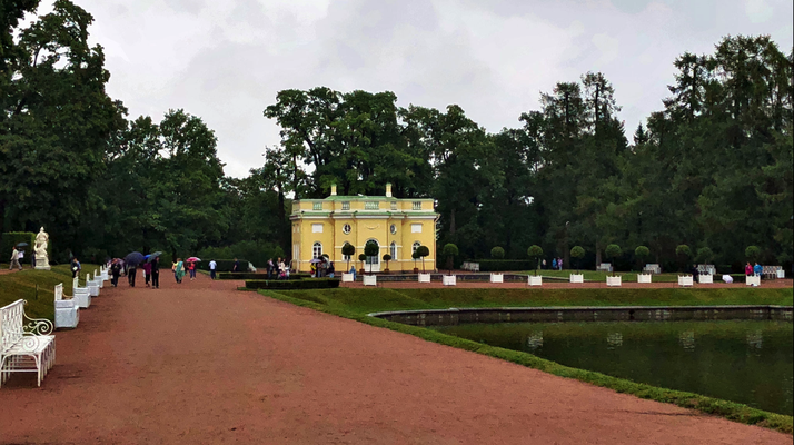 «Pushkin» '18 | Katharinenpalast: Einer der unzähligen Pavillons in einer der weitläufigen Parkanlagen.