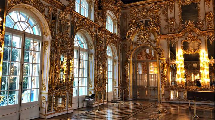«Pushkin» '18 | Katharinenpalast: Die Innenräume des Katharinenpalastes sind das Werk von Rastrellis. Einige von Ihnen wurden allerdings in späteren Jahren der jeweiligen Kunstauffassung angepasst.