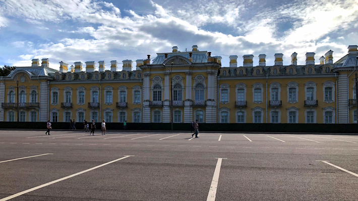 «Schloss Peterhof» '18: Grosser Palast. «Parkferne» Seite.