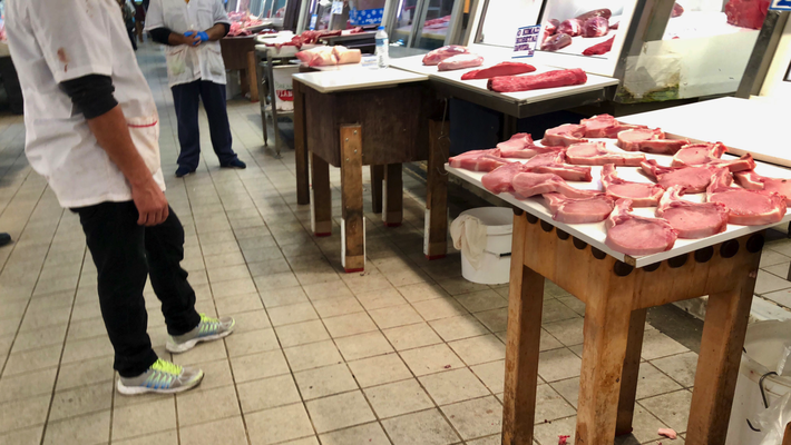 Athen '17 | «Central Market». Athens berühmter Fleisch- und Fischmarkt. Manchmal für uns ungewohnte «Produktpräsentationen».