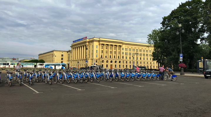 2018 | St. Petersburg | Rastrelli-Platz | Vor dem Smolny-Institut.