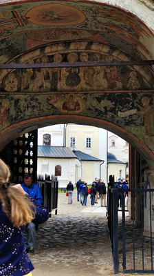 2018 | Gorizy | Fresken am Eingang zum Kirillo-Beloserski-Kloster.