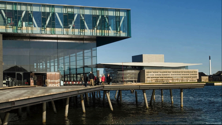 Kopenhagen '21 | Das neue Schauspielhaus. Rechts die Königliche Oper.