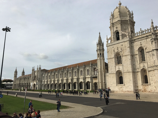 Lissabon '16 | «Hieronymus»-Kloster: Wie die «Torre de Belém» ein Jahrhunderte altes Bauwerk aus der imperialen Glanzzeit. Im «Mosteiro dos Jeronimos» befinden sich die Königsgräber und die Sarkophage Luiz Vaz de Camoes und Vasco da Gamas.