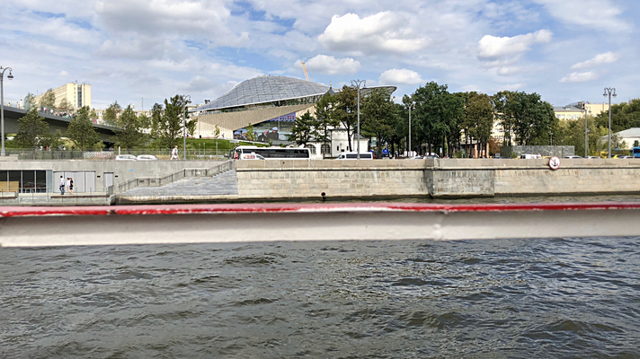 2018 | Moskau, Flussrundfahrt | Moskwa, Sportstadion direkt am Flussufer.