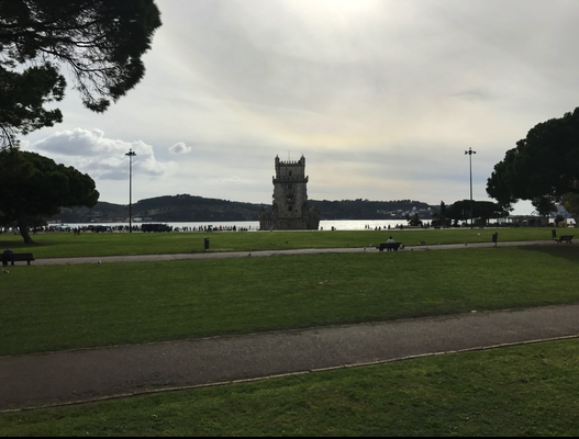 Lissabon '16 | Lissabon '16 | «Torre de Belém»: An der Mündung des Tejo. 35 m hoch, gut 500 Jahre alt. Er wurde von König Manuel I. errichtet, um den von Vasco da Gama geöffneten Weg nach Indien zu feiern und den nahe gelegenen Hafen «Restelo» zu verteid