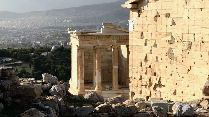 Athen '17 | Die Propyläen bilden den monumentalen un repräsentativen Torbau zum heiligen Bezirk der Akropolis | Zwischen 437 und 432 v.Chr. errichtet.