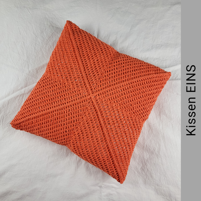 Kissen EINS aus we are knitters The Recycled Yarn