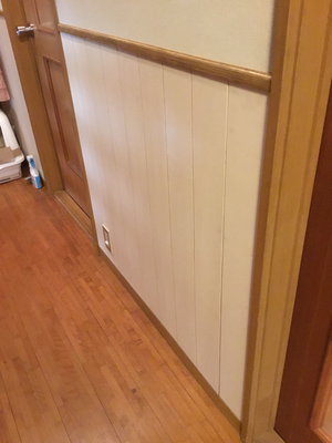 廊下の腰壁
