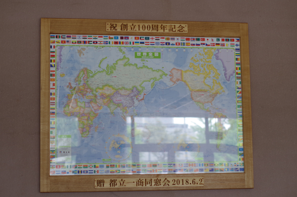 世界地図の額縁