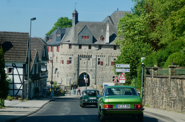 Bildquelle: Ralf Breyer & Manfred Schwarzer. Blick auf Schloss Burg.