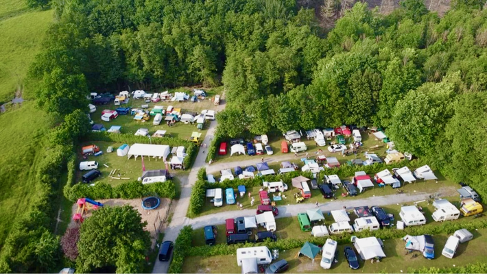 Tolles Luftbild vom Campingplatz/Bullitreffen (Quelle: Thomas Müller)