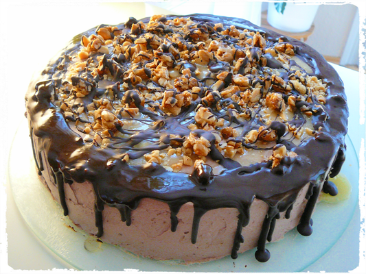 Salted Peanuts + Caramell Chocolatecake