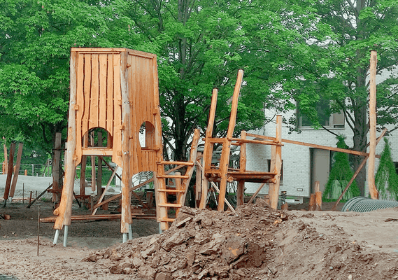 Kindergarten Grafenrheinfeld im Bau Spielkombination mit Turm 01