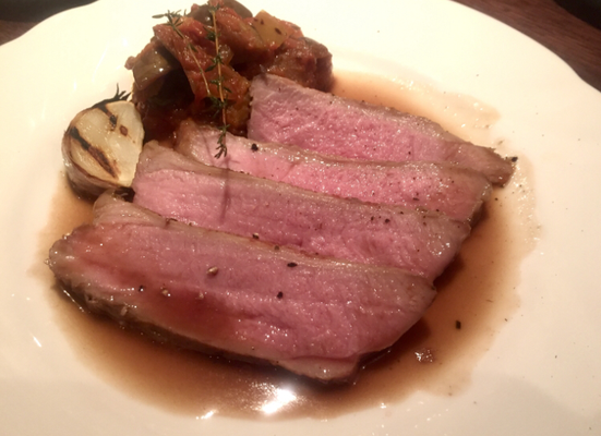 乳飲み仔羊モモ肉のロースト