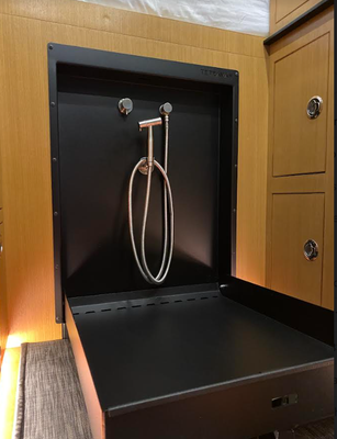 Duschset 1 in einer Klappdusche Tetravan [@Tetravan]