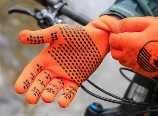 Wasserdichte und atmungsaktive Handschuhe ©Shower Pass