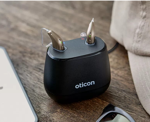 Oticon Intent, carga rápida optimizada. En 2 horas tiene carga para todo el día.