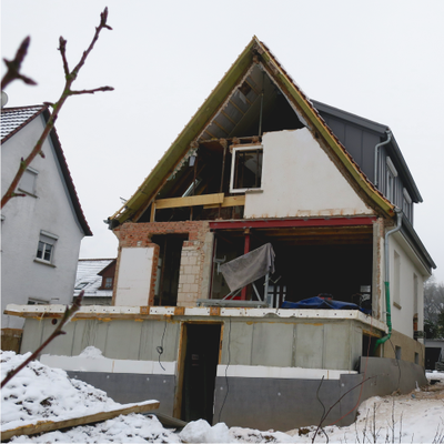Umbau, Anbau und energetische Sanierung Einfamilienhaus in Winterbach | Abbruch der Aussenwand für den neuen Anbau