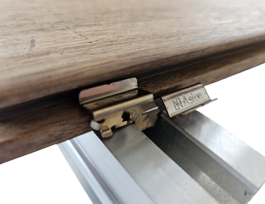 Dazu hat ASLON einen Clip passend zur Aluminium Unterkonstruktion entwickelt. 