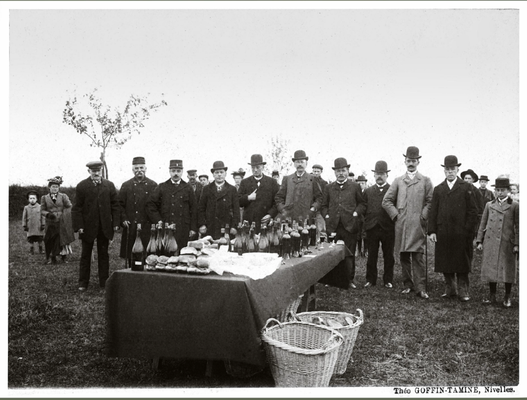 1902 - Tour Sainte-Gertrude, déjeuner au chêne