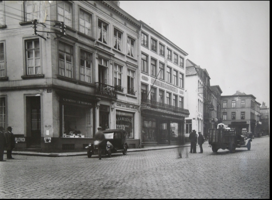 Un accident sur la Grand-Place (1/2)