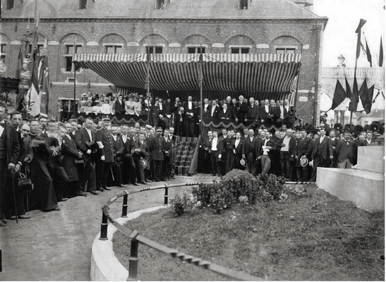 30 juillet 1899 - Inauguration du monument de Burlet (square G. Petit)