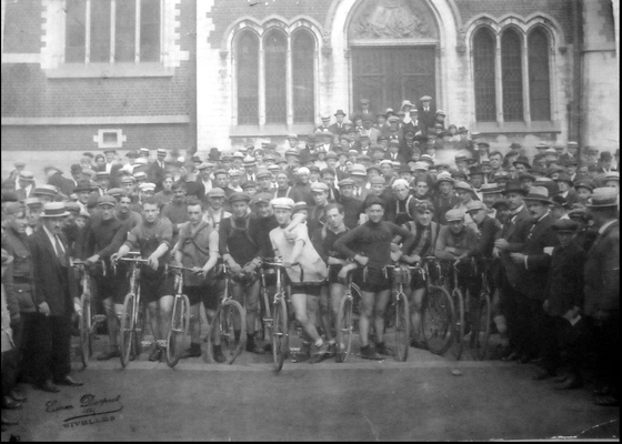 1921 - Devant le palais de Justice