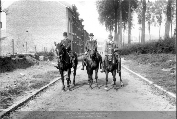 Vers 1900 - Dessus de la rue Emile Vandervelde.