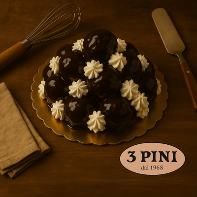 Torta Profitterol (solo su ordinazione) bigne farciti alla crema pasticcera, ricoperti di cioccolato e ciuffi di panna montata.