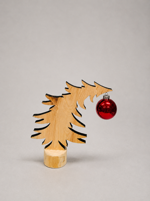 Baum schief Kugel ; € 30 ; INFO: Holz ist ein Naturprodukt, daher können Abweichungen vorkommen.