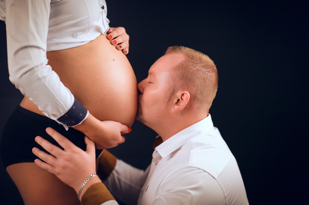 babybauch-schwangerschaft-augsburg-fotostudio-diamond-deluxe.jpg