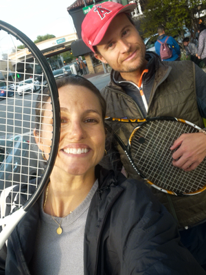 Am Fritigabig in San Mateo go Tennis spiele - SOOO GUET GSI! Entli wiedermal nüm kaputt sie vode Hitz, sondern vom tatsächliche spiele!