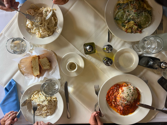 Lunch mumer ä fascht festhalte; en geniale Italiener zmitzt im Nirgendwo :D