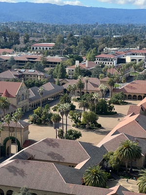 In Stanford de Campus go ahluege...