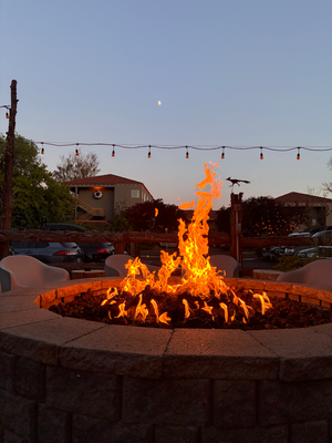 Euses Hotel heisst wohl "Campfire Hotel" useme Grund :)