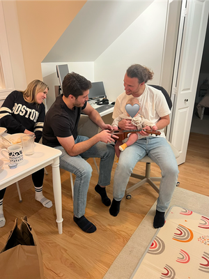 Eddie und Alyssa sind uf Bsuech cho zum üebe bäbele