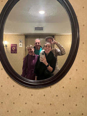 ...no am Flughafe de Fäbe troffe und denn zvierte ih euses Hotel; Excalibur