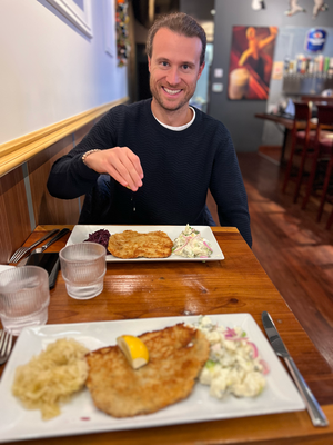 So fescht lust gha uf Schnitzel (let's blame the pregnancy hormones), also hemmer eus es dütsches Resti gsuecht; "Bistro Mitte"