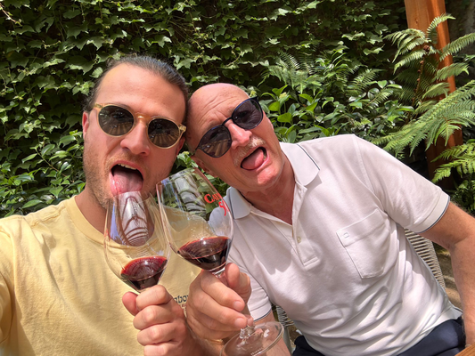 Vater und Sohn bim Winetasting...